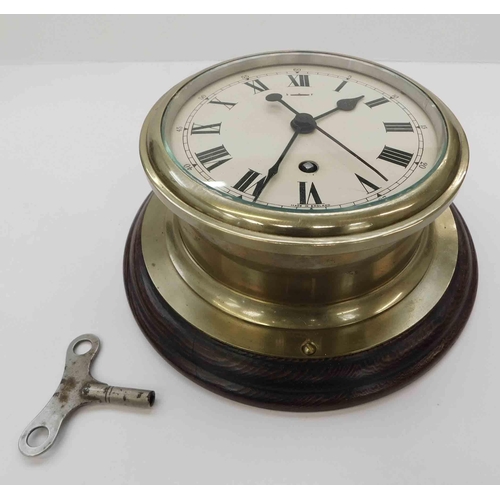 262 - Ships clock - 1952 F.W Elliot ltd. Croydon with key - approx. 9 1/2