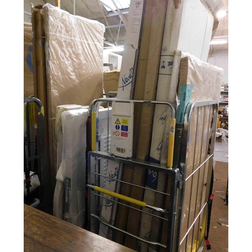 528 - Large amount of new and boxed etc shower bases and screens etc. (various designs and sizes)