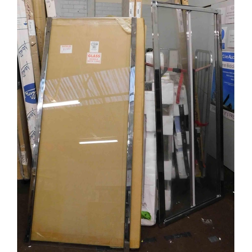 528 - Large amount of new and boxed etc shower bases and screens etc. (various designs and sizes)