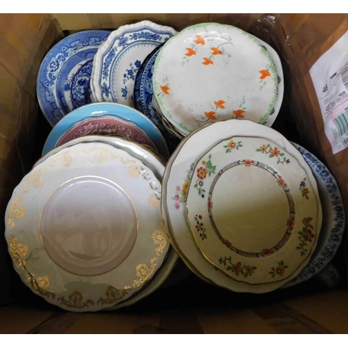 594 - Selection of collectable plates including Masons, Royal Albert, Royal Doulton etc.