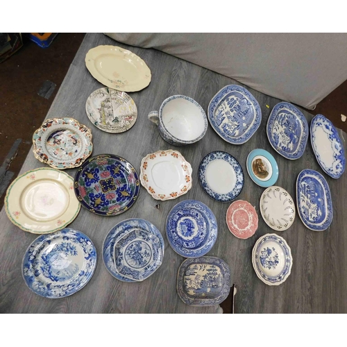 594 - Selection of collectable plates including Masons, Royal Albert, Royal Doulton etc.