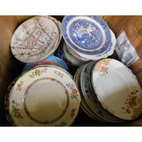 594 - Selection of collectable plates including Masons, Royal Albert, Royal Doulton etc.