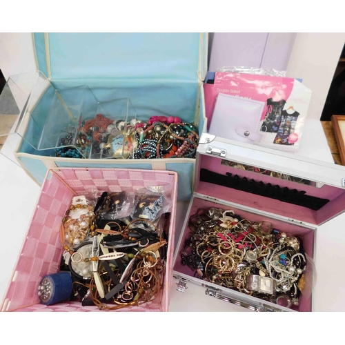 609A - Collection of costume jewellery & jewellery displays