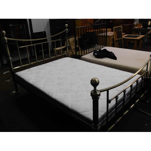 621 - Double bed & brushed brassed frame + mattress protector