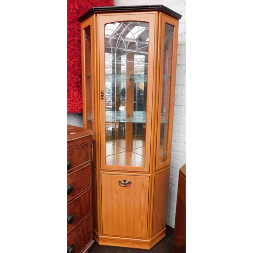 635 - Corner display cabinet