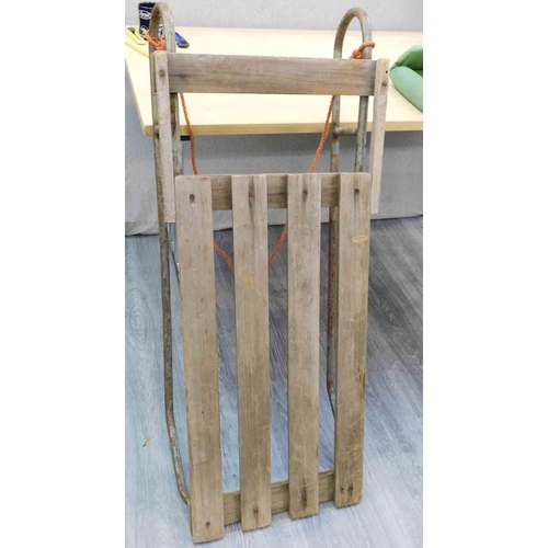 669 - Vintage wooden sledge