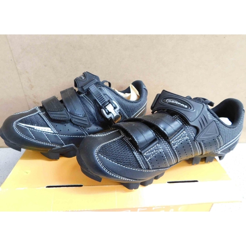 693 - Serfas Astro cycling shoes size 9-new boxed