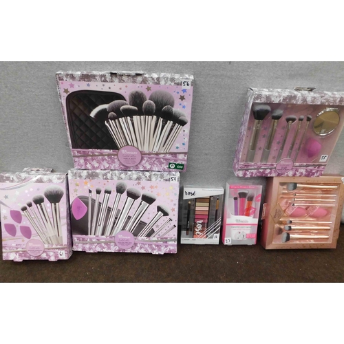 700 - Box of new makeup products - mainly brushes