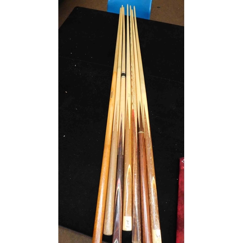 779 - 7x Snooker cues