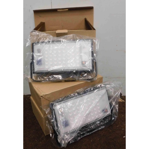 525 - 3x New and boxed LED outdoor wall lights - 2 per box