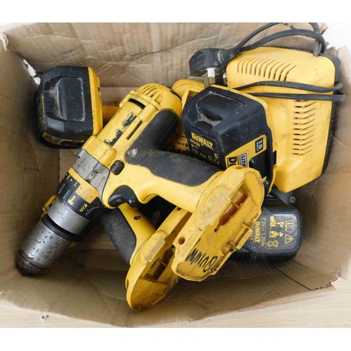 528 - 2x Drills Dewalt, batteries and charger - unchecked