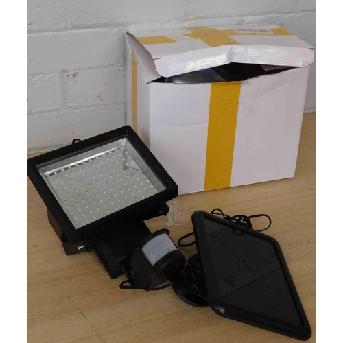 529 - Solar powered LED PIR outside light - new and boxed...