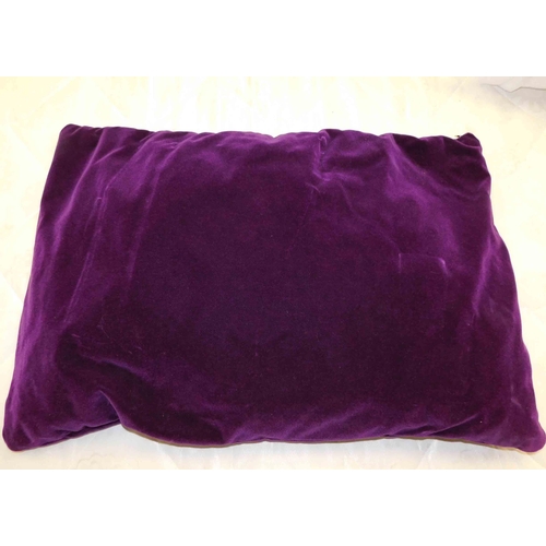 560 - Purple velvet style pet bed