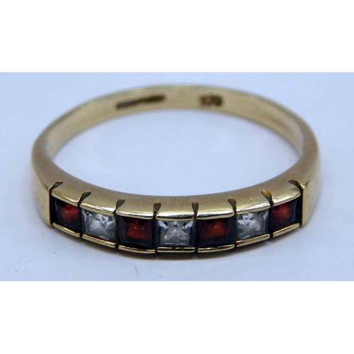 116 - 9ct Gold - Ruby & Diamond set ring 1.9g