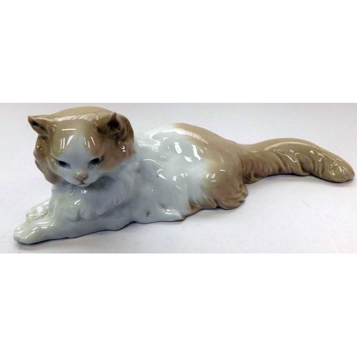 127 - Nao - cat figure