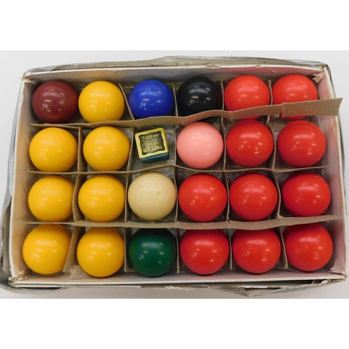 200 - Snooker balls