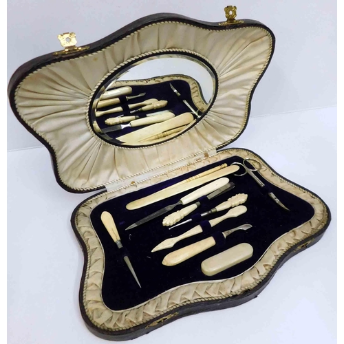 213 - Art deco style - cased vanity set