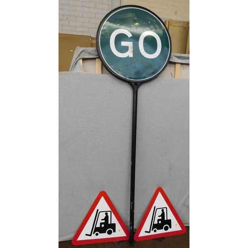 503 - Various work signs incl. Stop/Go and fork lift