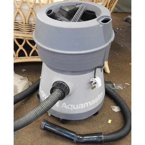 547 - Hoover Aquamarine 'wet & dry' vacuum w/o...