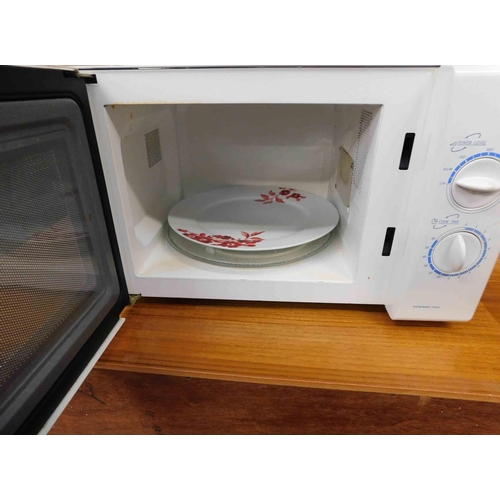 672 - Cookworks microwave W/O