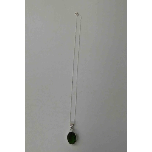 122 - Silver - green stone set pendant - on silver chain