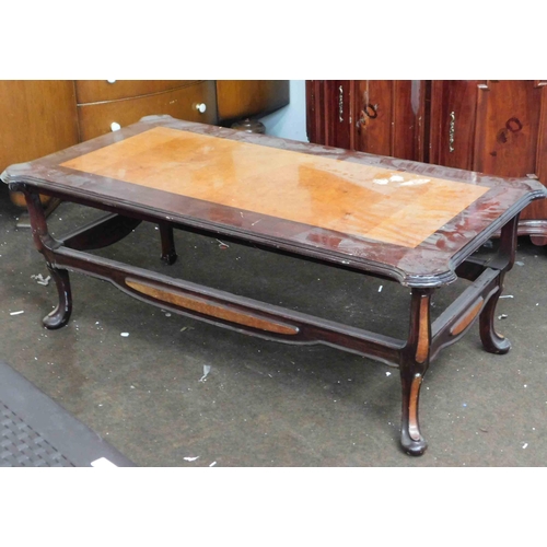 539a - Mahogany coloured coffee table approx 52