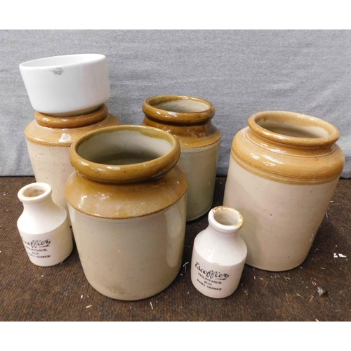 577 - Stoneware pots