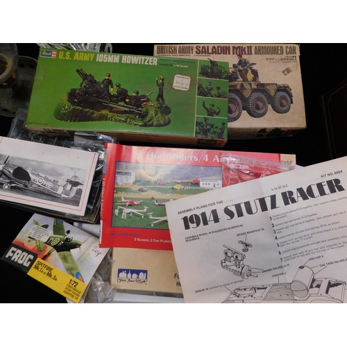 170 - Five - military theme model kits - unchecked