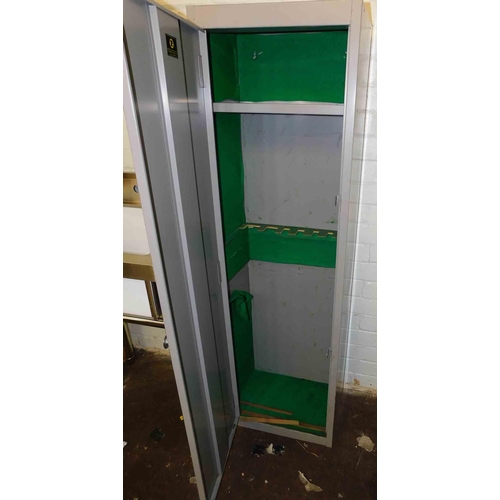 534 - Steel gun cabinet, lockable - approx. 60