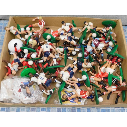 692 - Tray of Tonka football figures etc.