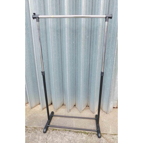 769 - Free standing clothes rail