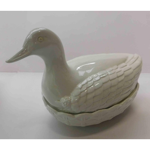 85 - Portmeirion bowl - Little Egret & ceramic egg holder