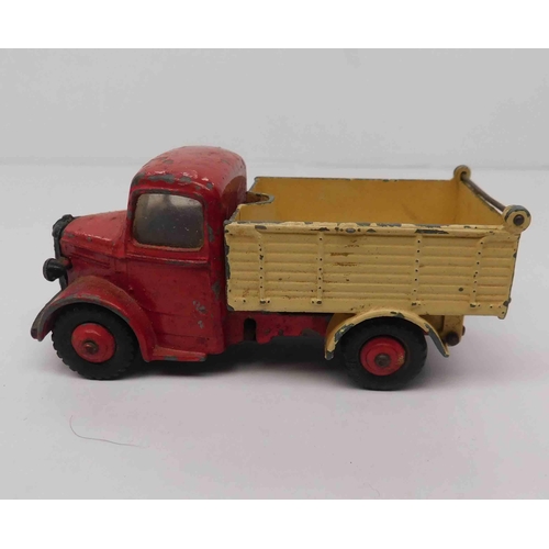 106 - Dinky Toys England - Bedford tipper truck