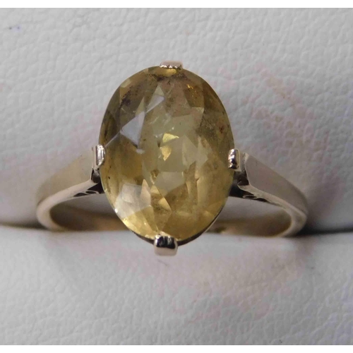 141 - 9ct Gold - citrine set ring - size L