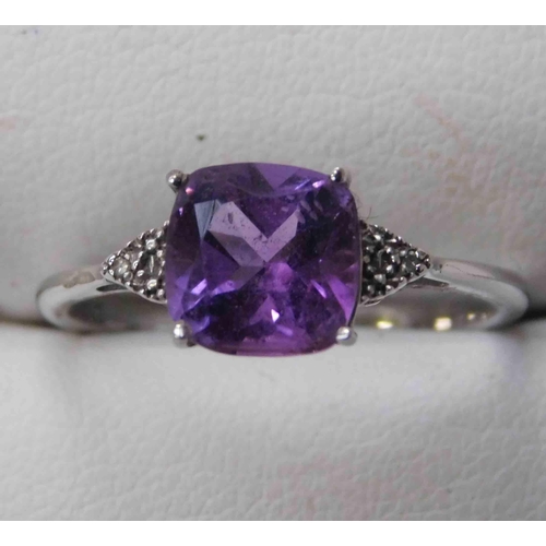 240 - 9ct White gold - diamond & amethyst set ring - size R 1/2