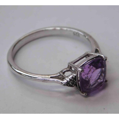 240 - 9ct White gold - diamond & amethyst set ring - size R 1/2