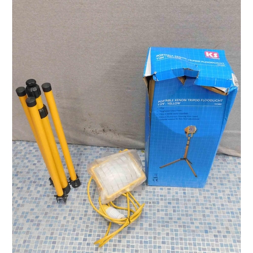 506 - Construction tripod light w/o