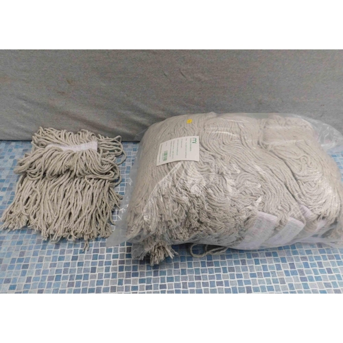 523 - Large amount of mop heads