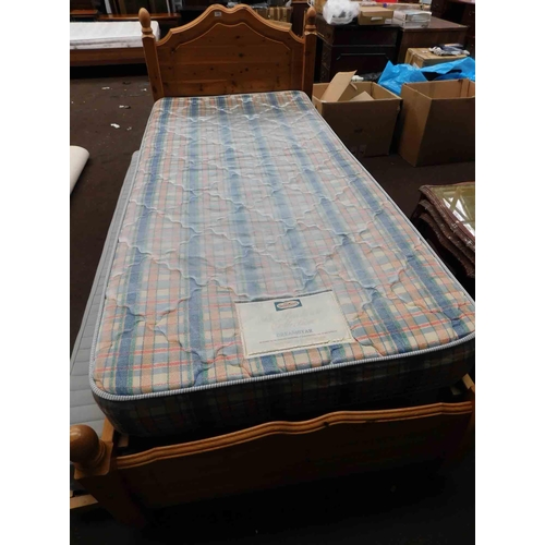 548 - Single bed with guest bed