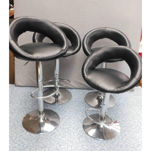 549 - 4x Black & chrome bar stools