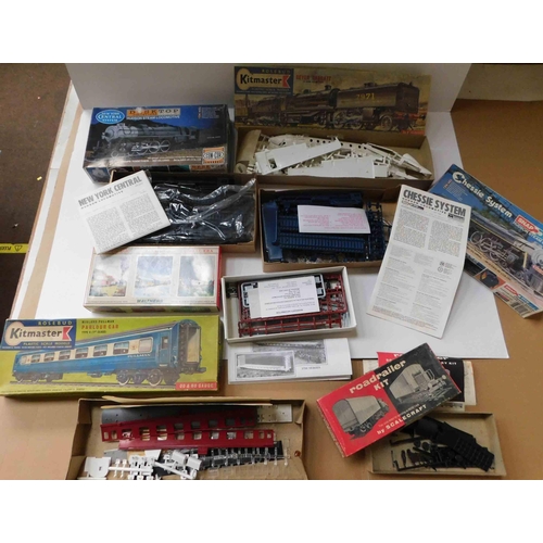 81 - Six - Model train kits - including Kitmaster - unchecked