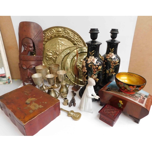 95 - Mixed items including - Lladro/lamps/treen & brassware