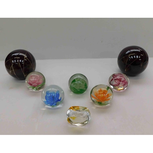 211 - Mixed - glass paperweights