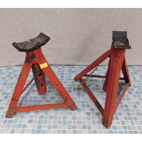 519 - Pair of axel stands...