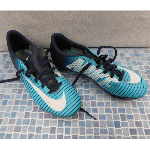 579 - Pair of Nike Mercurial football boots UK 6