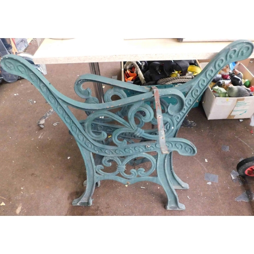 804 - 2x Cast bench ends