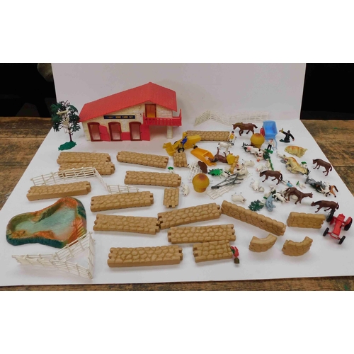 82 - 1970s - Home farm play set & figures