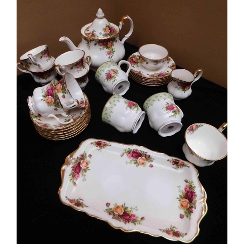 93 - Royal Albert ceramics - Old Country Rose pattern