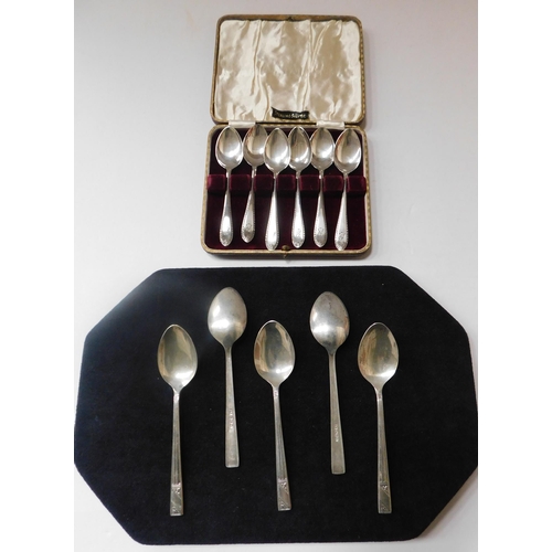 228 - Sterling silver - teaspoon set & five loose hallmarked spoons/Sheffield