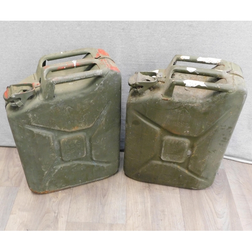 550 - 2x Jerry cans...